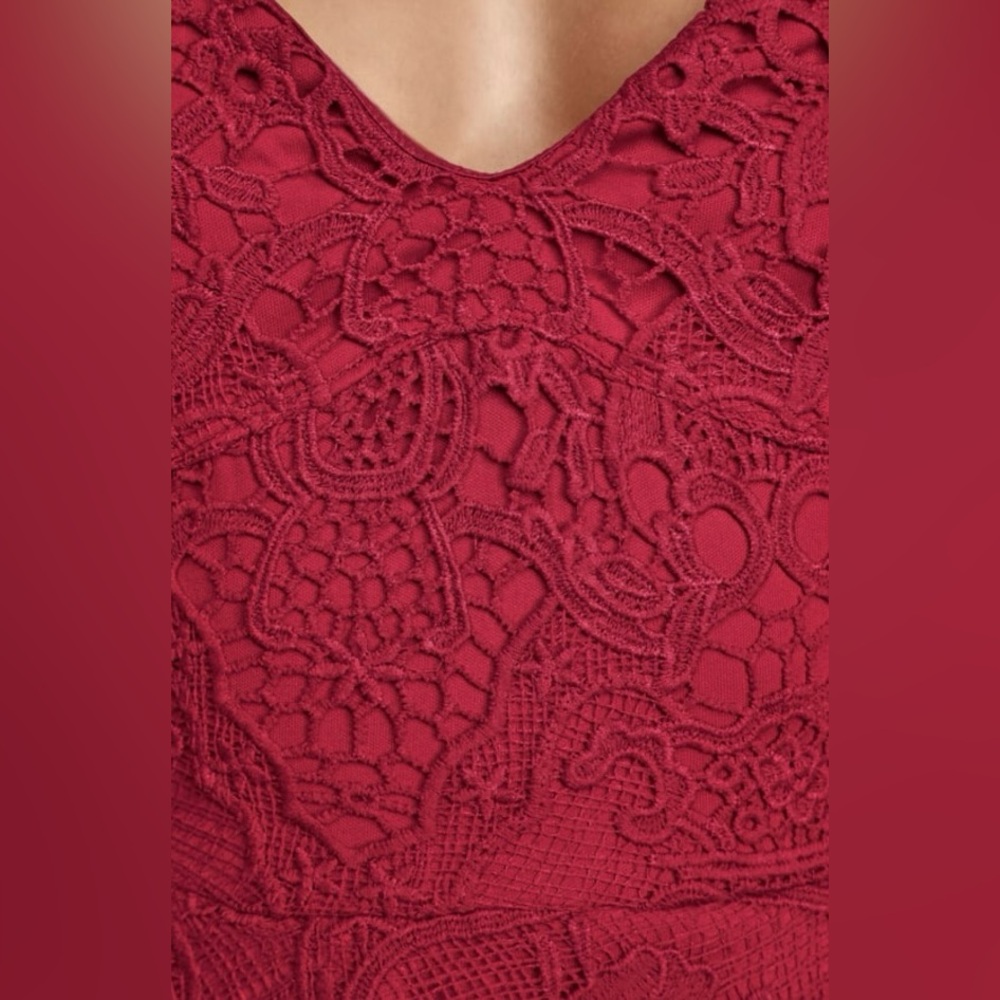 ♥️LULUS! “SO ADORED” BURGUNDY CROCHET LACE SLEEVELESS HIGH-LOW DRESS! ♥️ - Picture 5 of 16